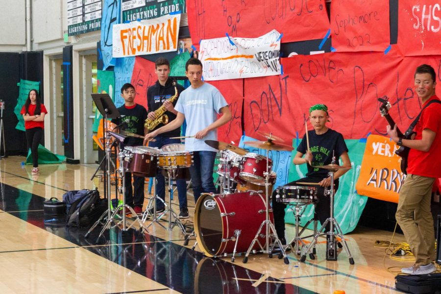 The+Sage+Hill+Jazz+band+performs+before+the+spring+pep+rally+begins.