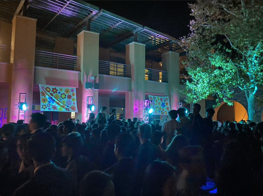 The+students+congregate+in+front+of+the+DJ+during+the+Homecoming+Dance.